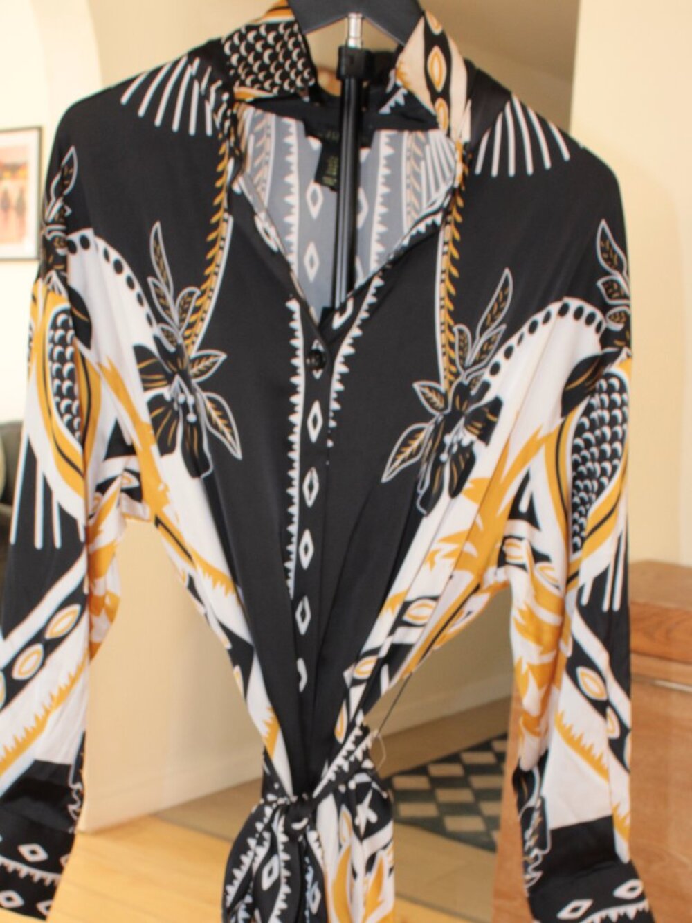 NWT House of Harlow 1960 Black Gold Printed Belted Shirt Dress